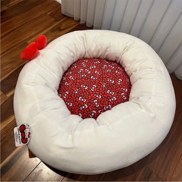 HELLO KITTY SANRIO CHARACTER DOG BED LARGE NEW WITH TAG